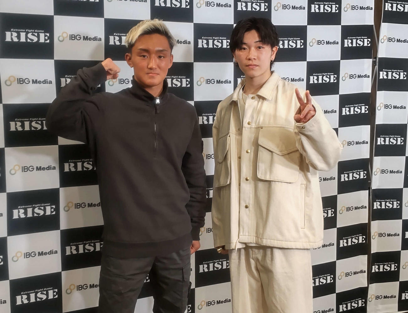 RISE186で対戦する数島大陸（左）と松本天志