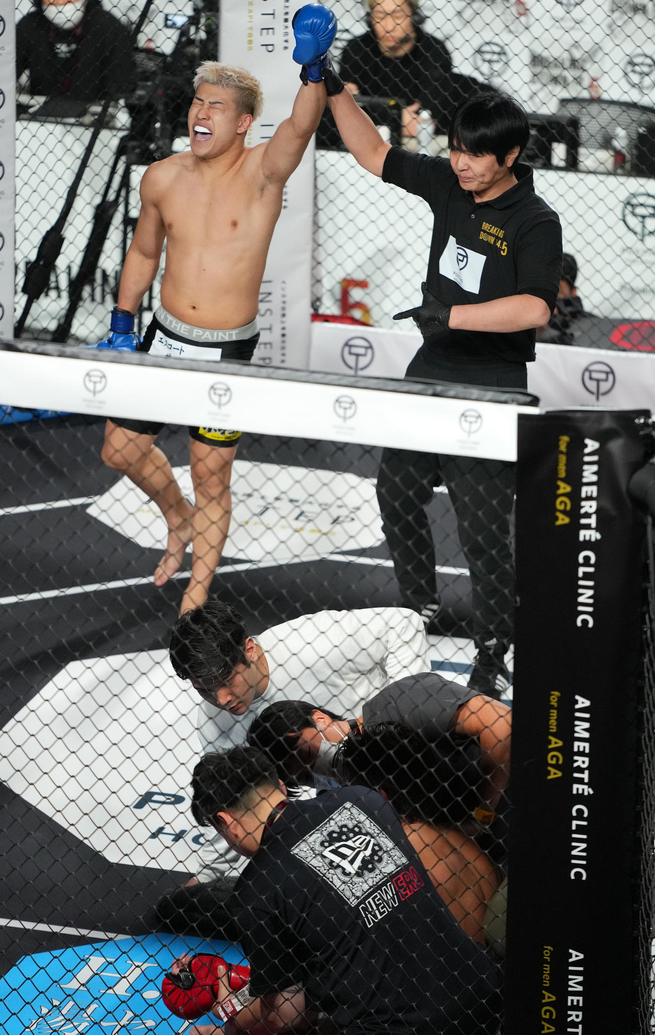 井上力斗にKO勝利した虎之介（撮影・横山健太）