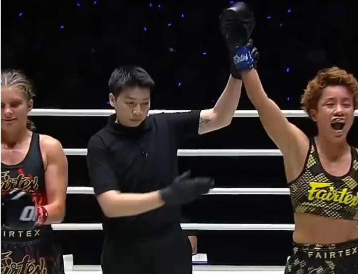 判定でONE初勝利を挙げたKANA（右）は3月の日本大会でタイトルに挑戦することが決定した（ONE公式Xから）