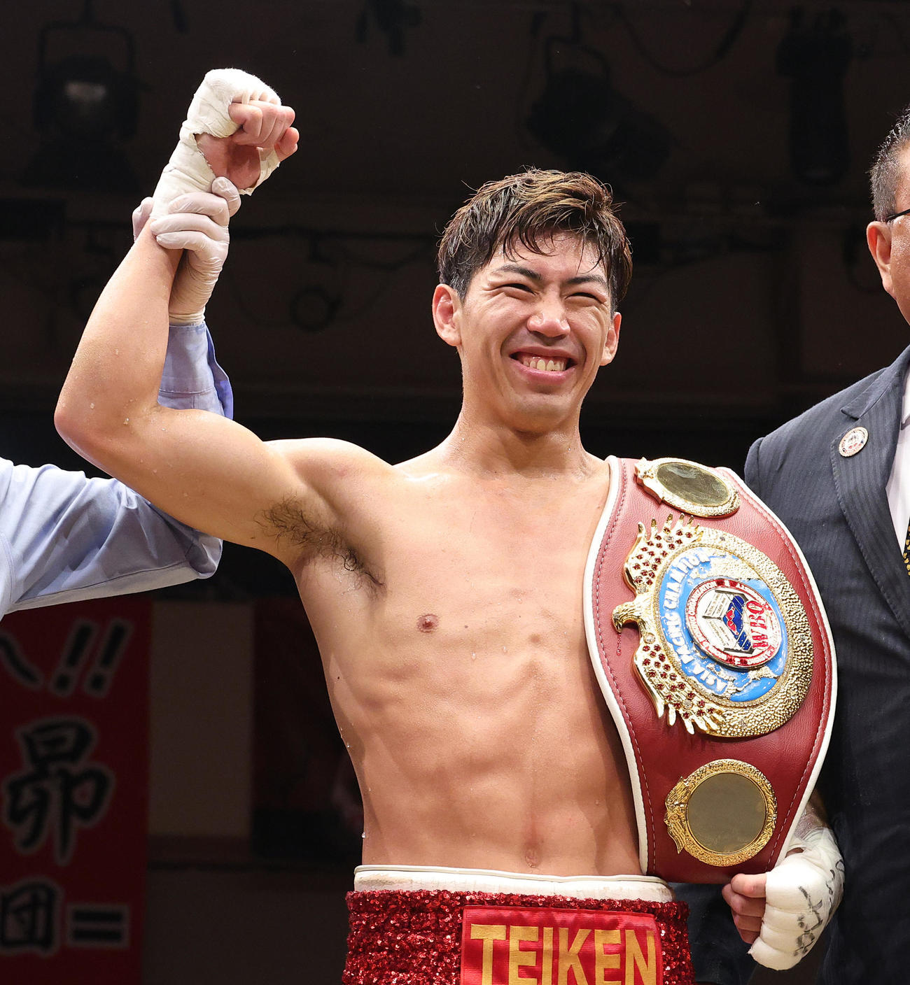 初防衛に成功したWBOアジアンパシフィック・Sバンタム級王者村田（撮影・中島郁夫）