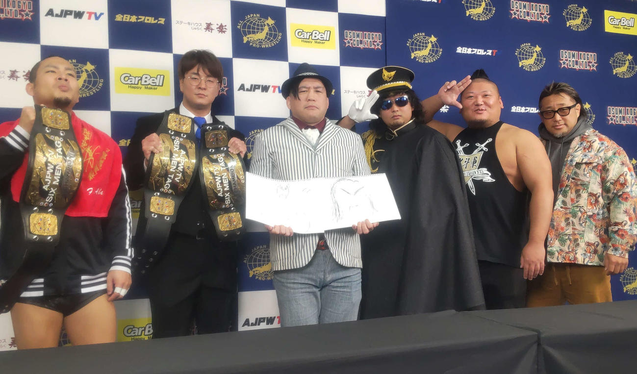 全日本プロレスTV認定6人タッグ王座戦で戦う（左から）王者組の阿部史典、青柳優馬、佐藤光留、挑戦者組の大森北斗、羆嵐、近藤修司