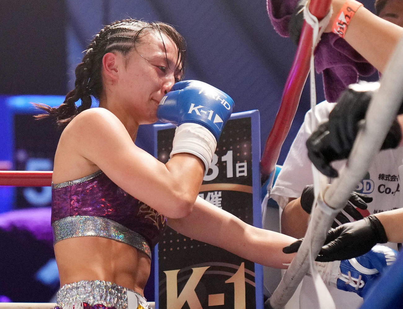 松谷綺対末松晄　女子アトム級王者となり涙を流す松谷綺（撮影・横山健太）