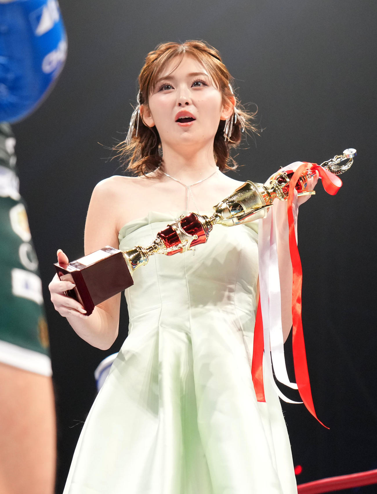 プレゼンターを務めるゆうちゃみ（撮影・横山健太）