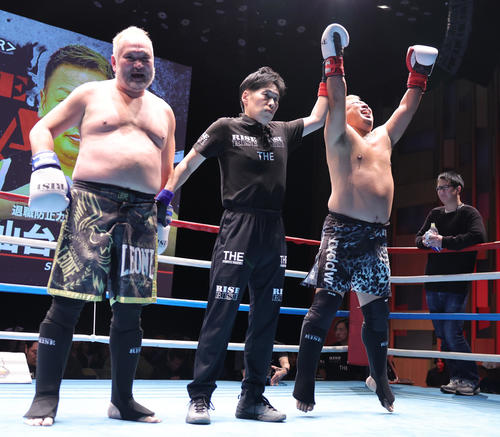 うみぼうず（左）に判定勝ちした仙台志郎（撮影・野上伸悟）