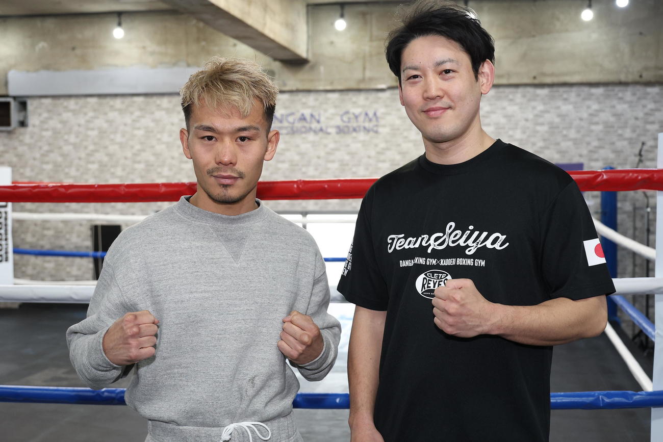 会見を行う堤（左）と石原トレーナー（撮影・中島郁夫）