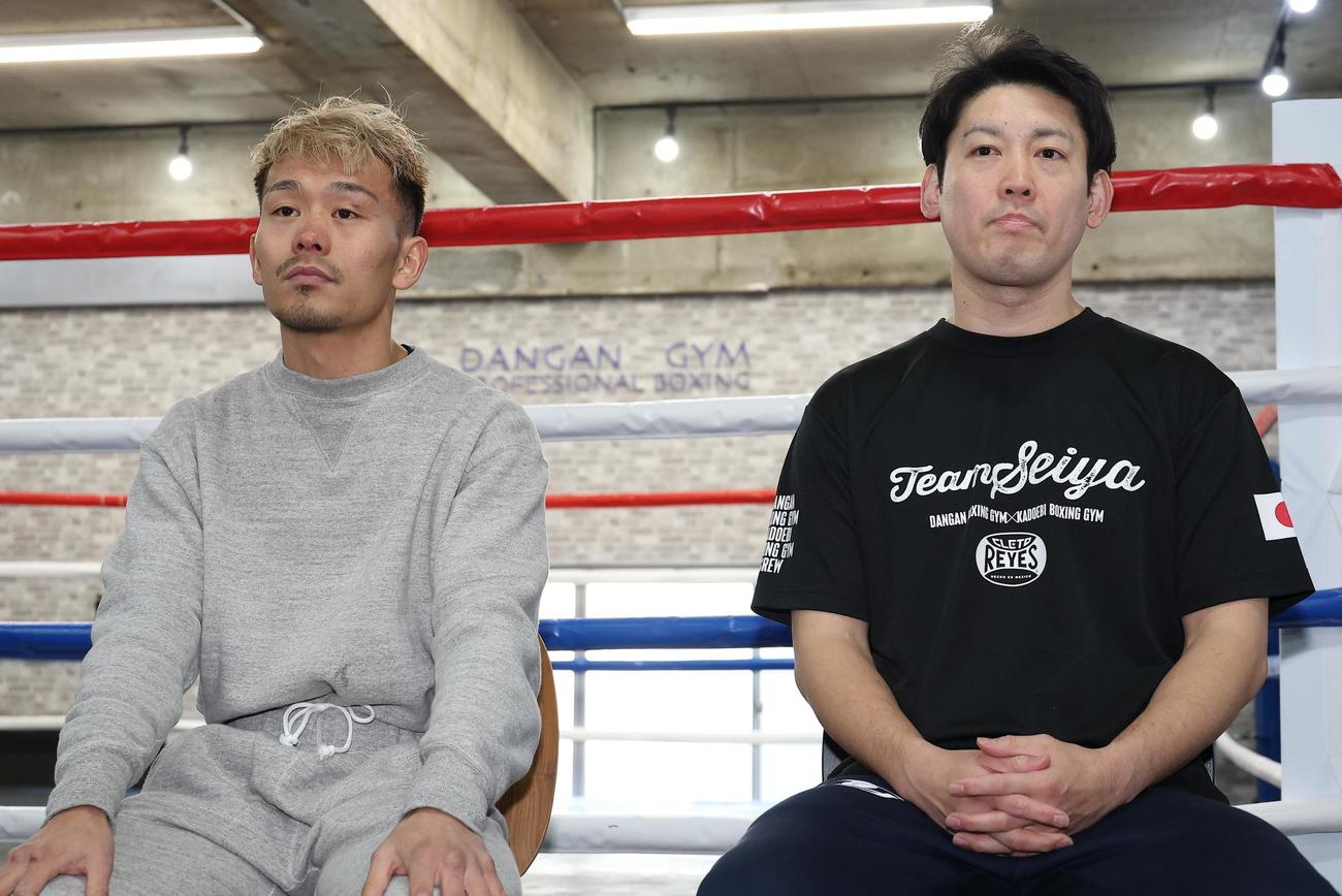 会見を行う堤（左）と石原トレーナー（撮影・中島郁夫）
