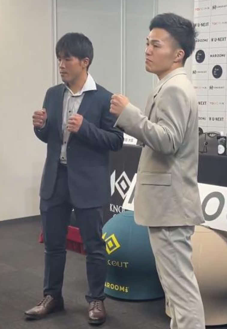 カード発表会見で顔を合わせた古木誠也（左）と辰樹（KNOCK OUT公式Xから)
