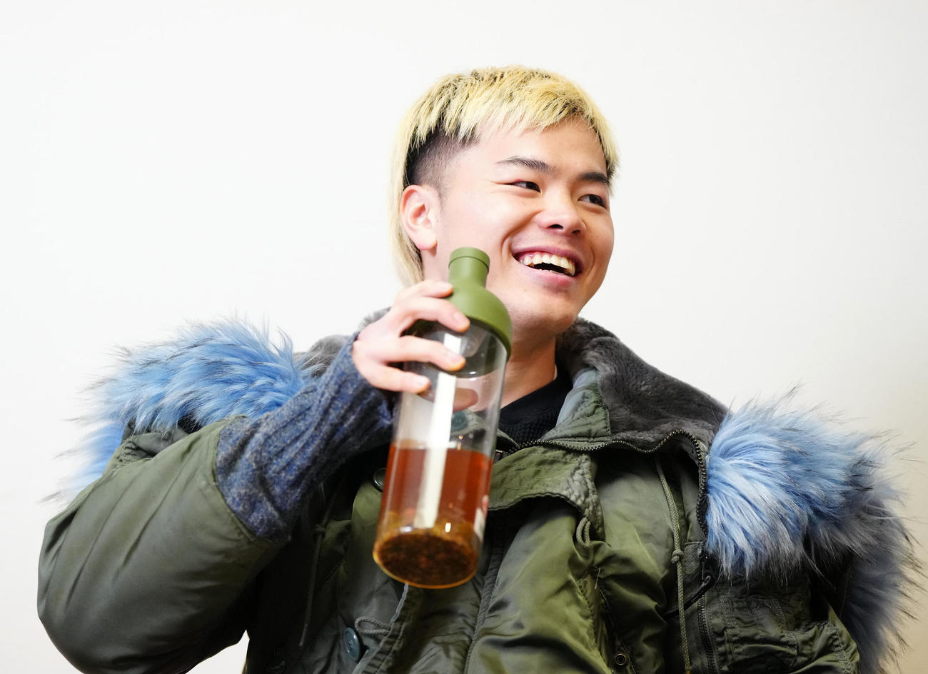本紙インタビューに臨む那須川天心（撮影・江口和貴）