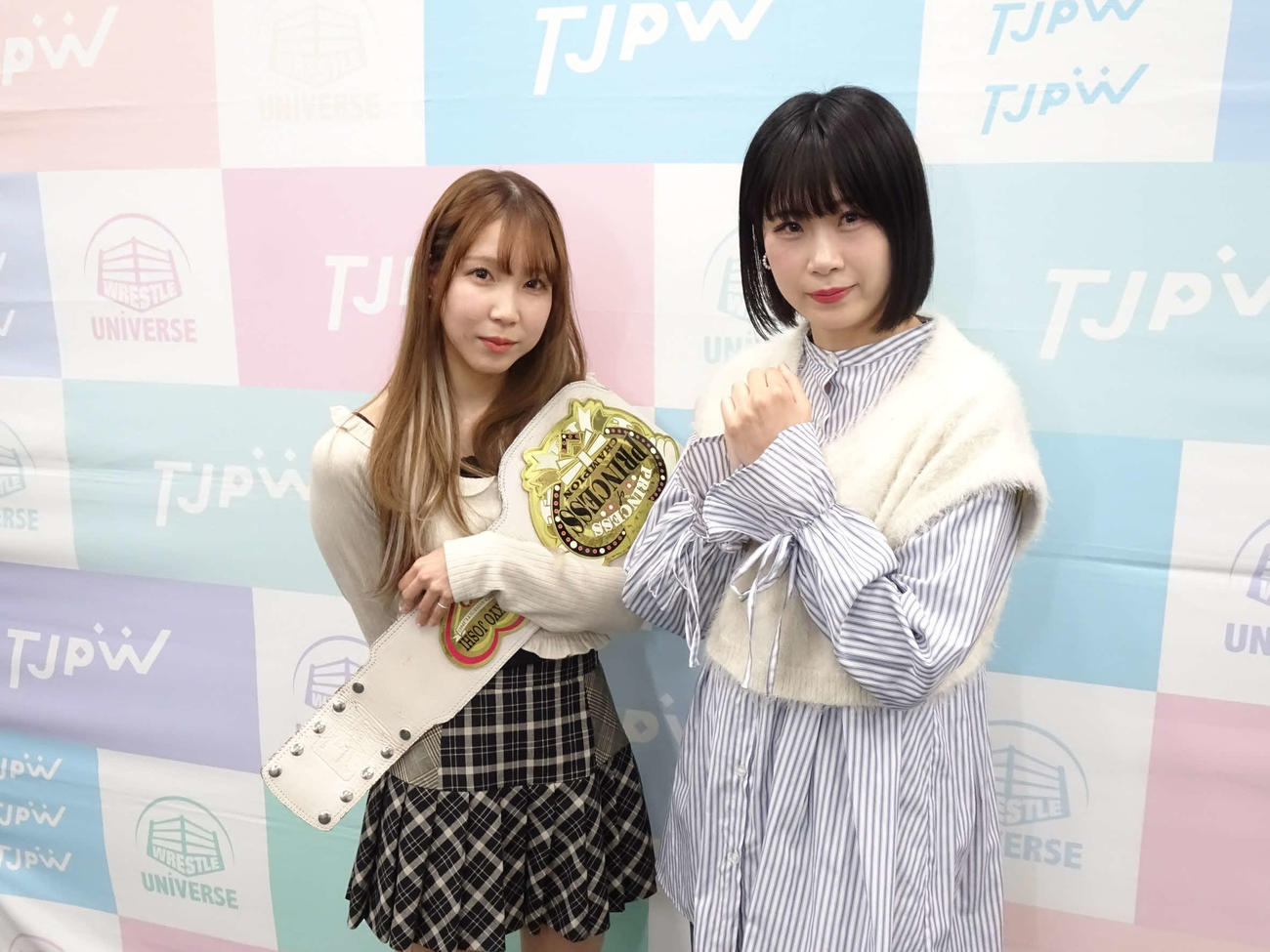 プリプリ王座戦で闘う王者・瑞希（左）と辰巳リカ