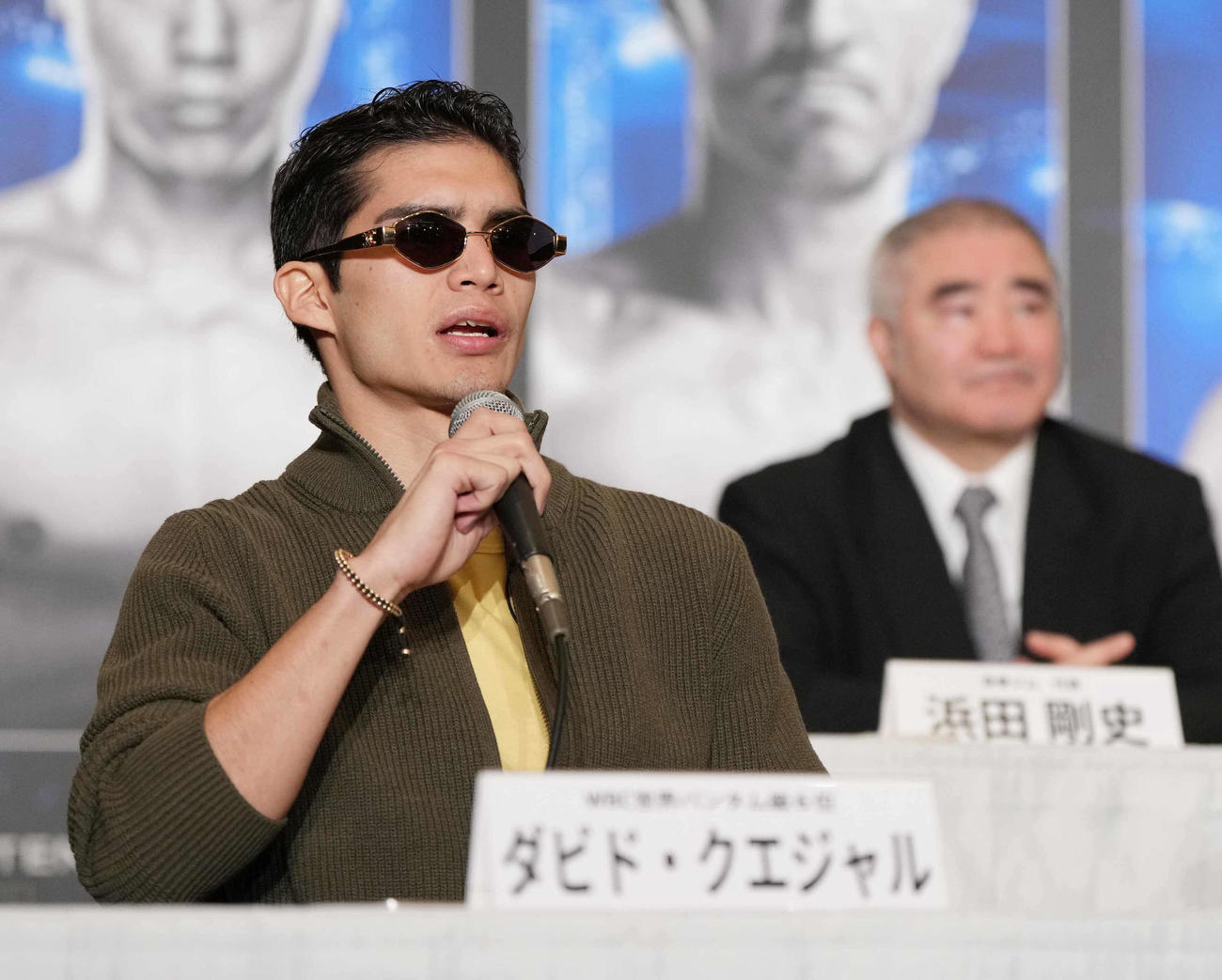 「プライムビデオボクシング11」記者会見に臨む中谷の挑戦者、クエジャル（撮影・小沢裕）