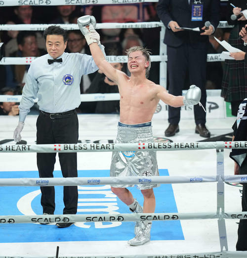 119ポンド契約体重ノンタイトル戦 那須川天心対ジェーソン・モロニー 勝利した那須川天心(撮影・井上学)