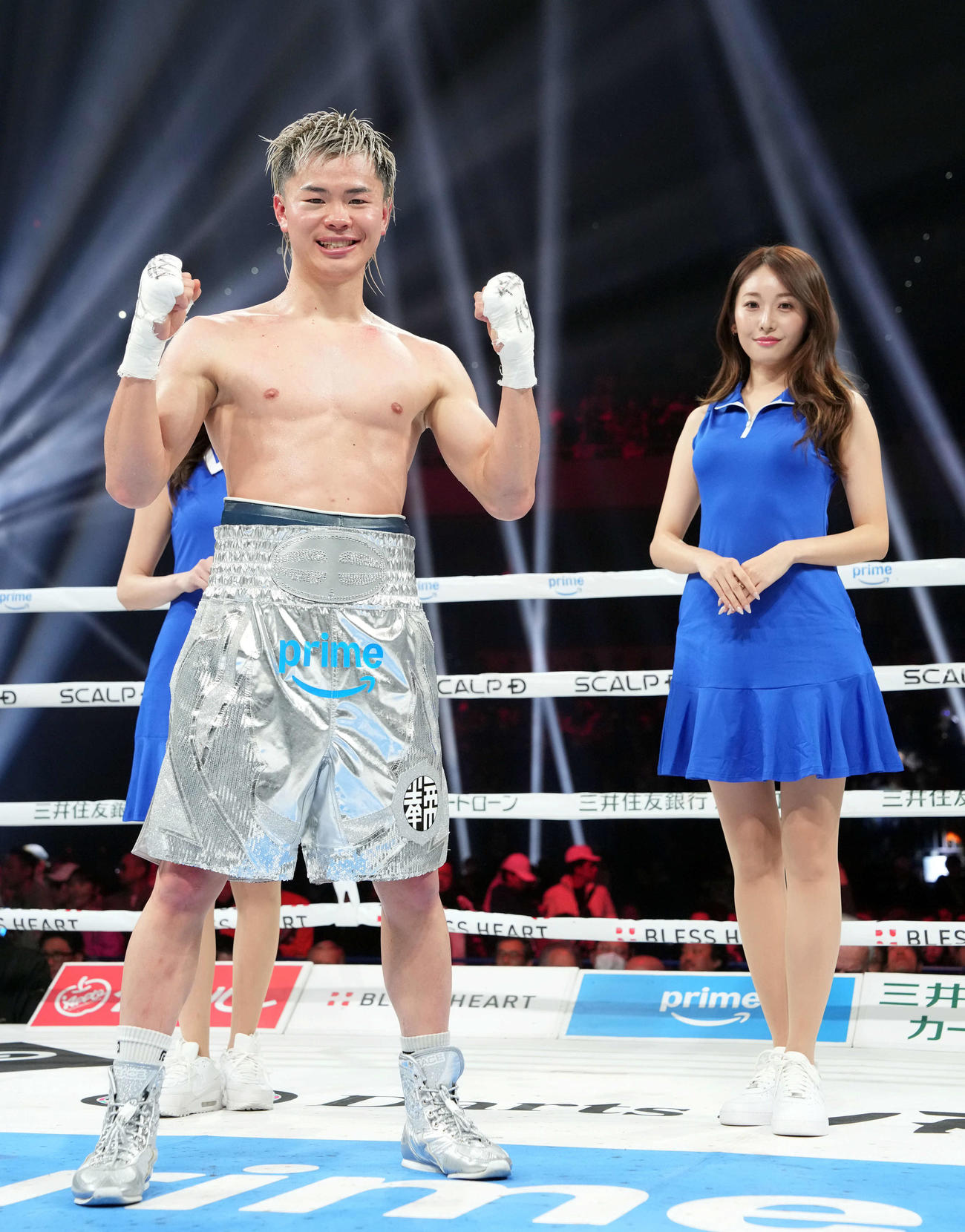 モロニーに勝利し笑顔でポーズを決める那須川（撮影・たえ見朱実）