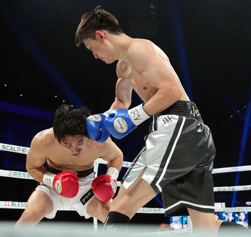ボクシング】「浪速のロッキー」の長男・赤井英五郎2回TKO負け A級