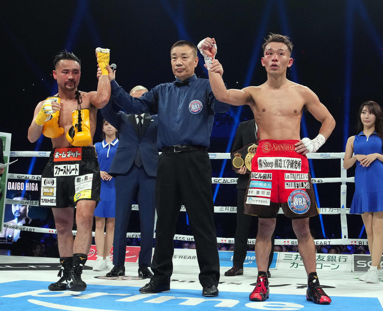 12回の末、ドローに終わった堤（右）と比嘉（撮影・たえ見朱実）