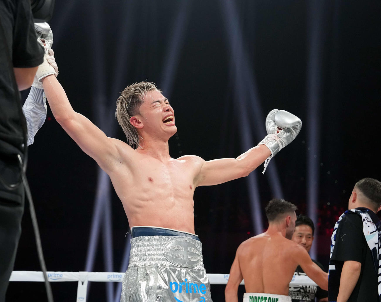 モロニーに判定勝ちし喜ぶ那須川（撮影・たえ見朱実）