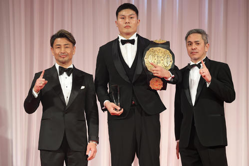 K－1】熊田曜子、妖艶ポールダンス披露 年間表彰式オープニングで