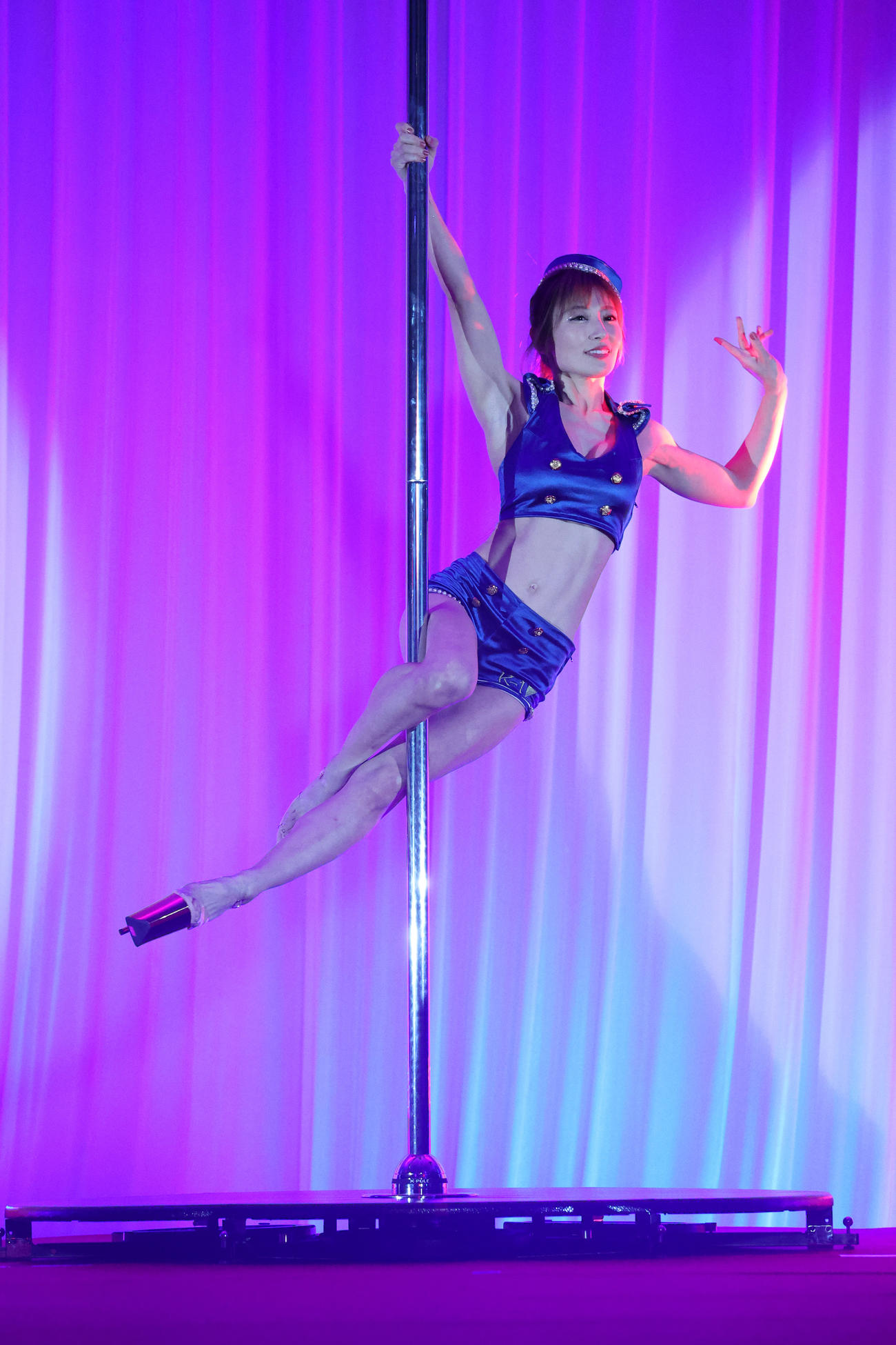 華麗なパフォーマンスを披露する熊田曜子（撮影・中島郁夫）