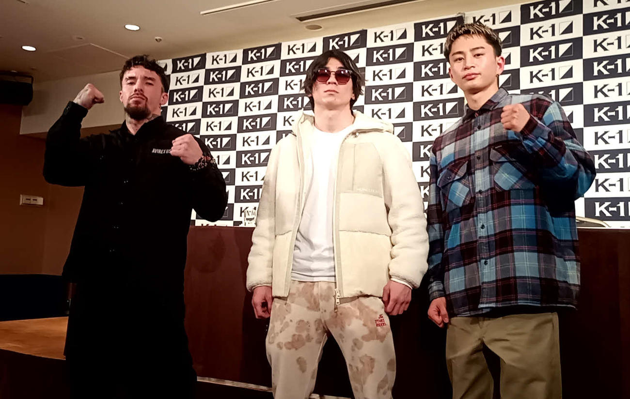 反乱軍には木村“フィリップ”ミノル（左）も合流。レオナ・ペタス（中央）、松山勇汰とともに怪気炎を上げた