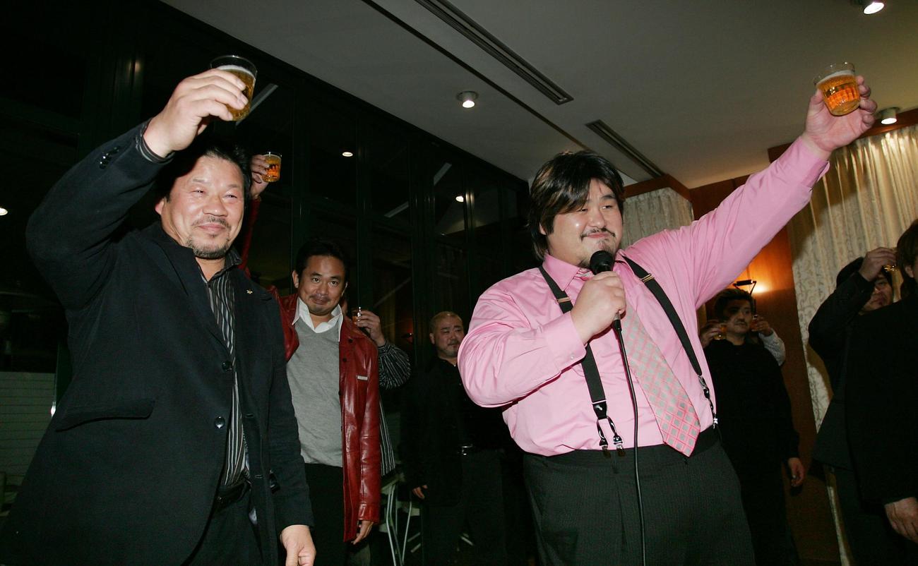 無我ワールド新年会　新年会で乾杯する左から藤波辰爾、西村修、吉江豊（2007.01.13）