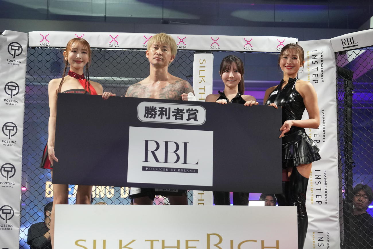 第13試合　ウェルター級73キロ以下　傾奇者対萩原裕介　傾奇者KO勝ちを収めた萩原（撮影・小沢裕）