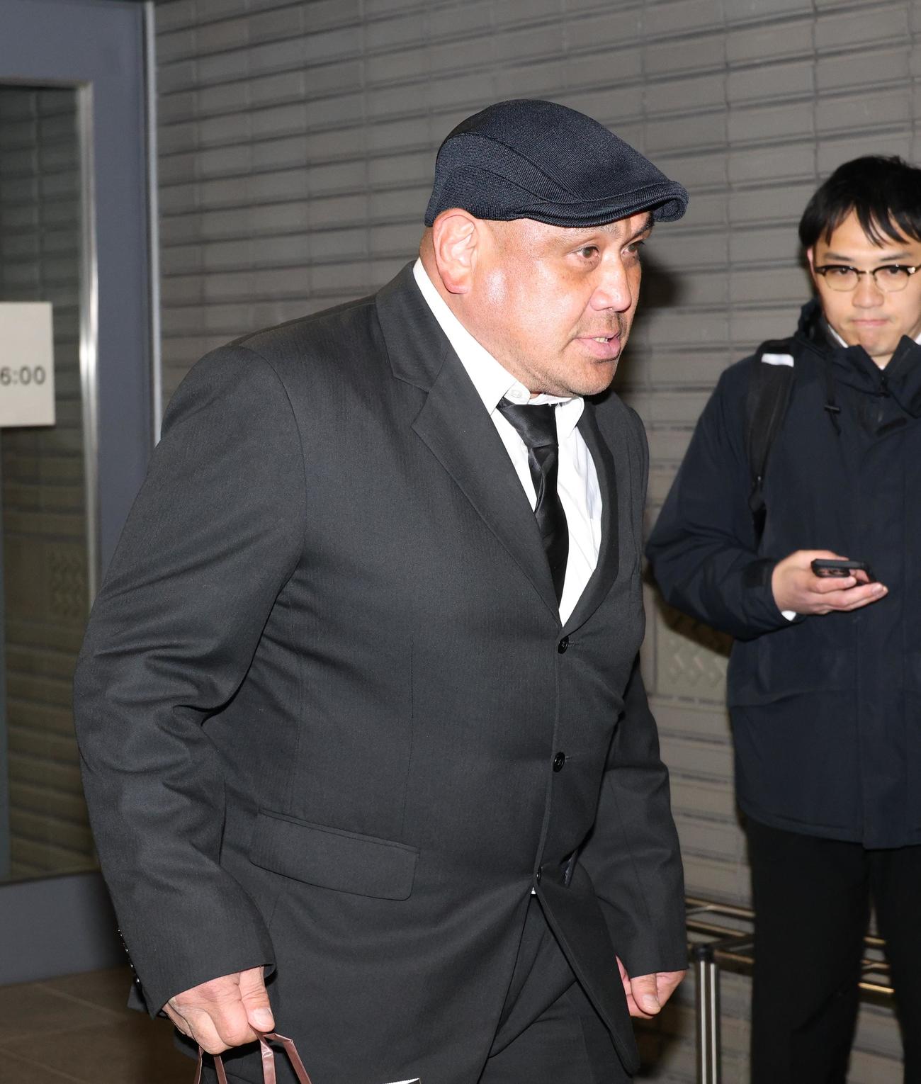 西村修氏の通夜に訪れた藤田和之（撮影・中島郁夫）