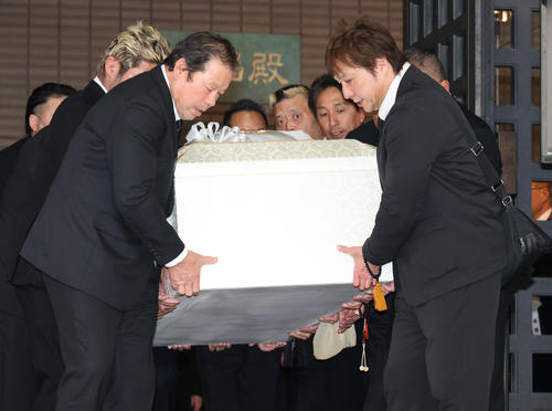 武藤敬司氏「免疫力高め強い体に…朝一番の尿飲んだり」元付け人西村修