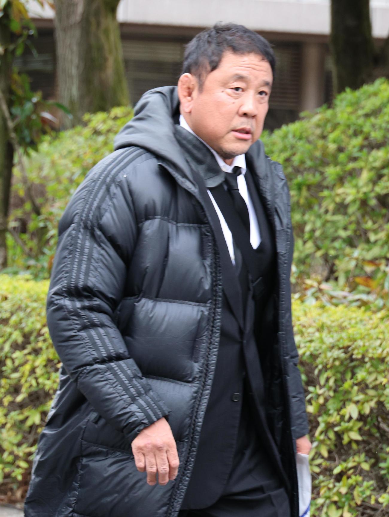 西村修氏の告別式に参列する永田裕志（撮影・中島郁夫）