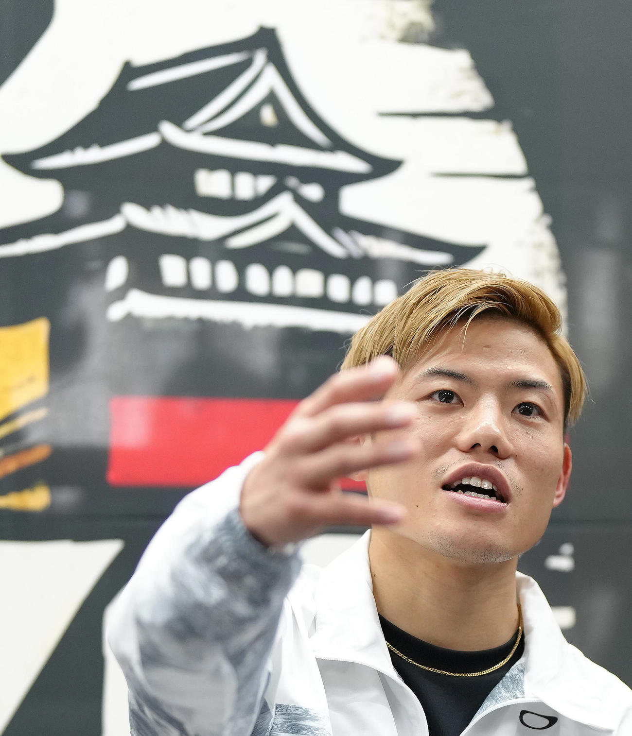 会見に臨む重岡優（撮影・足立雅史）