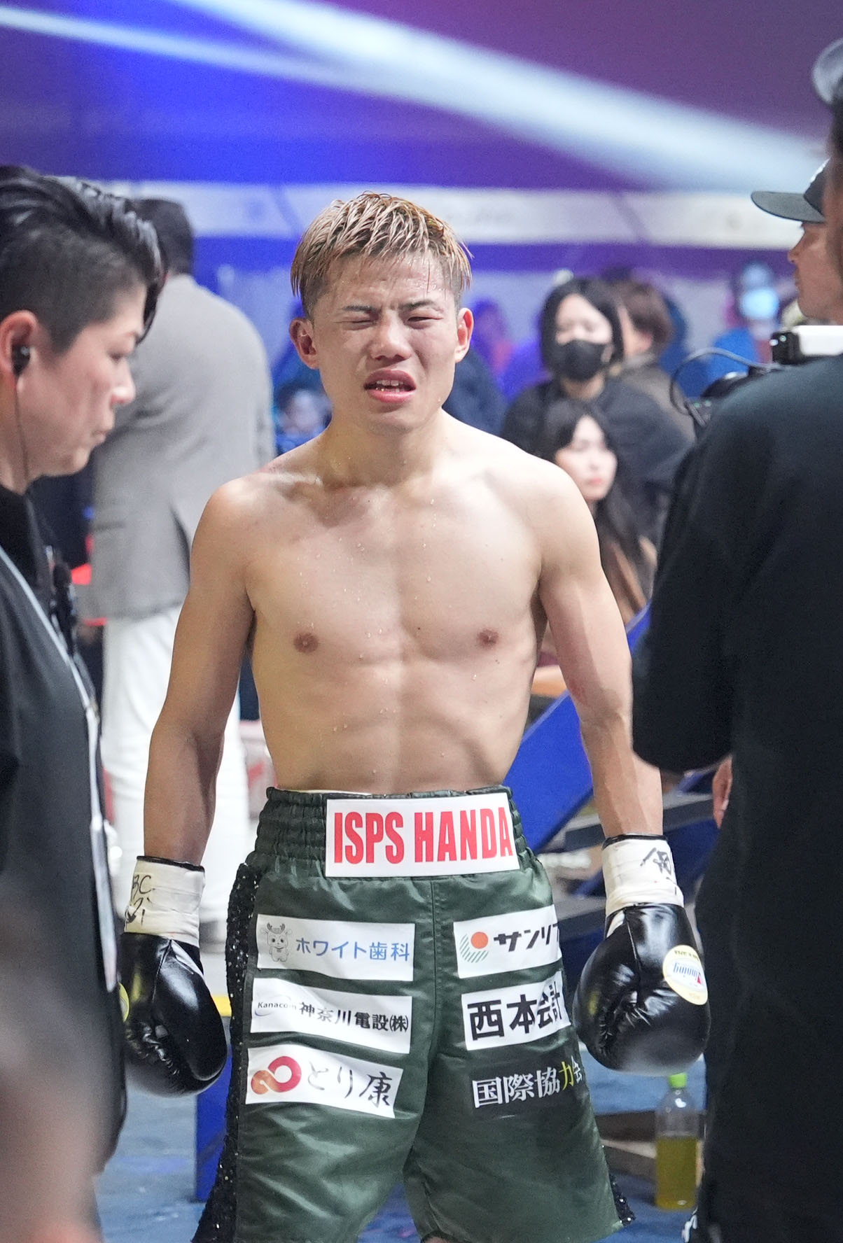 ジェルサレムに判定で敗れ引き揚げる重岡（撮影・森本幸一）