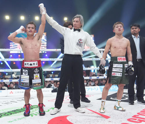 ジェルサレムに3ー0の判定で敗れる重岡（右から2人目）（撮影・森本幸一）