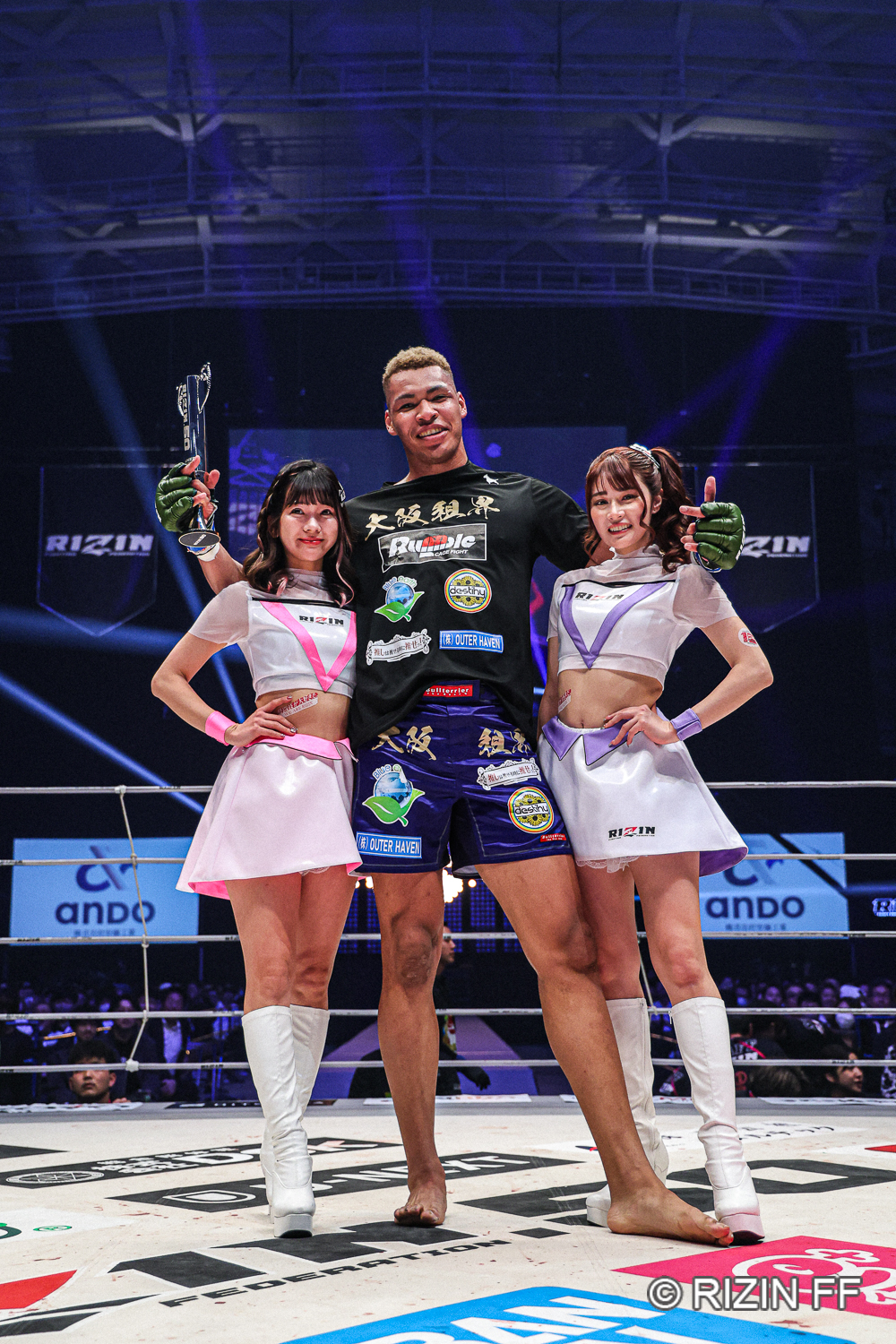 TKO勝ちし笑顔のエドポロキング（C）RIZIN FF
