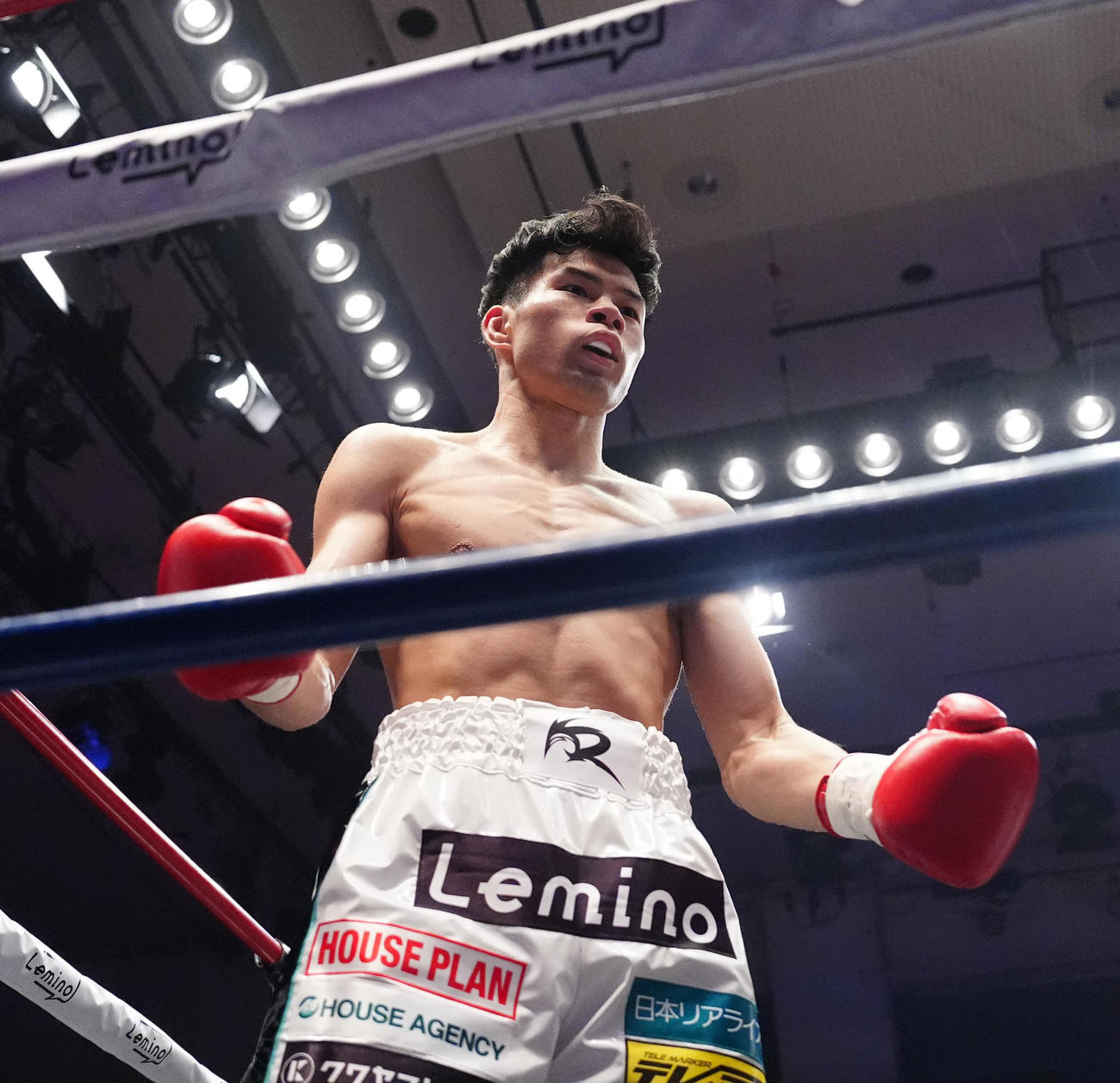 大橋蓮対レイカー・アウグジリオ　2回、アウグジリオを倒しTKO勝ちした大橋（撮影・江口和貴）