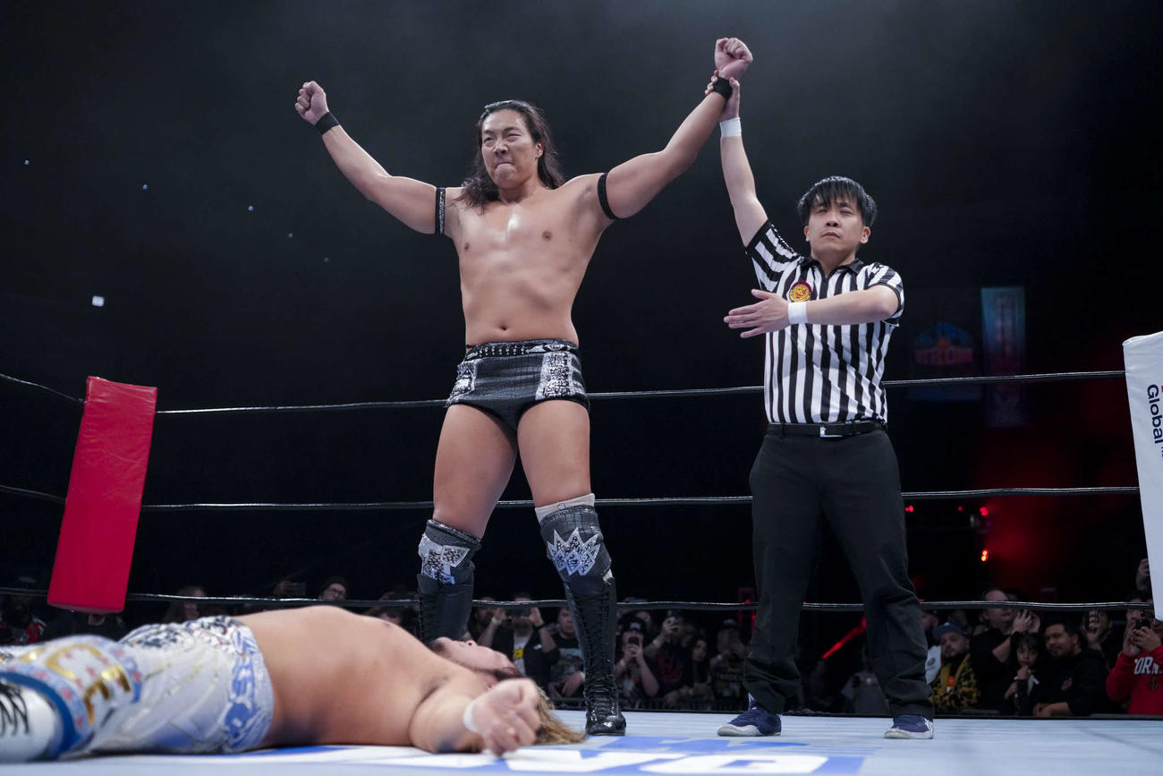 棚橋弘至に勝利した竹下幸之介（C）新日本プロレス