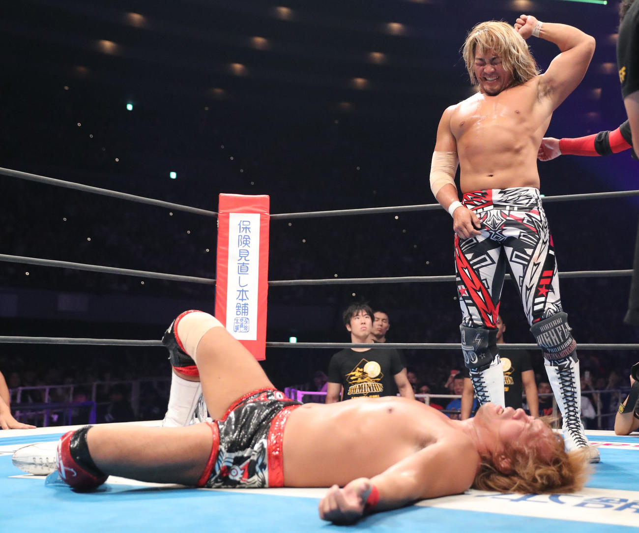 17年6月、新日本プロレス・大阪城ホール大会　IWGPインターコンチネンタル選手権　内藤に勝利し、ガッツポーズする棚橋