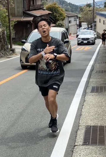 箱根駅伝5区の坂道を激走するWBO世界バンタム級王者武居由樹（大橋ジム提供）