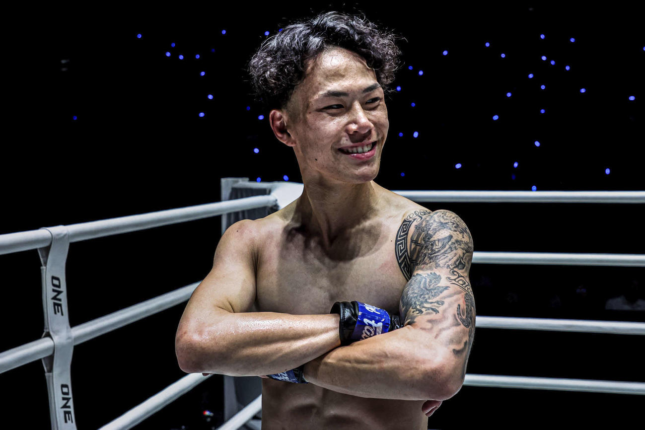 勝利してドヤ顔の手塚翔太（C）ONE Championship