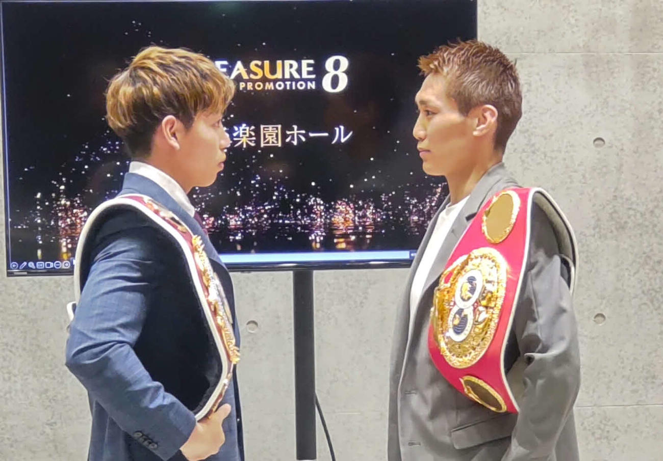 5・20後楽園で激突するWBOアジア・パシフィック・スーパーバンタム級王者村田昴（左）とIBF世界同級王者小国以載がフェースオフ