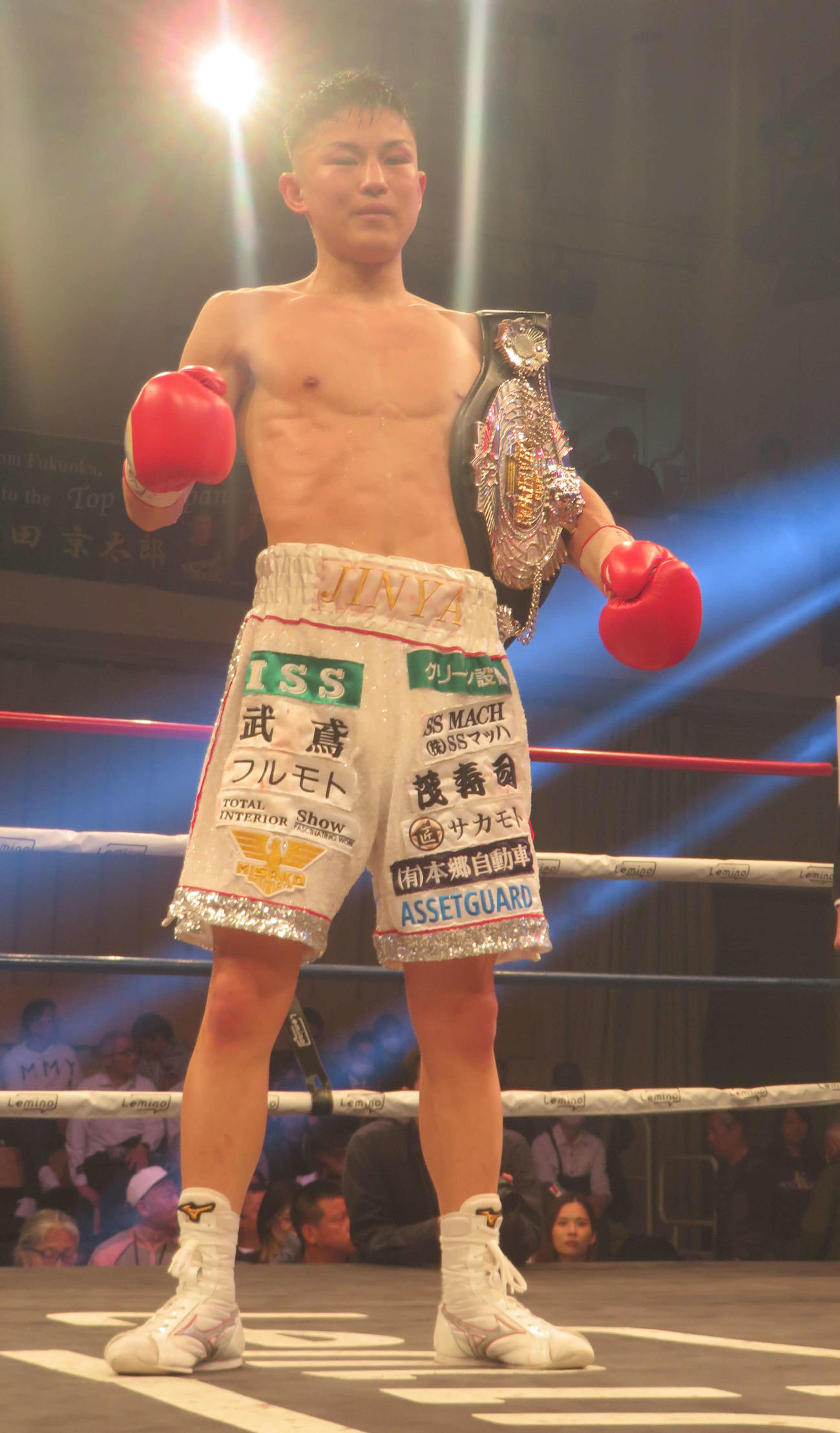 判定勝利で日本スーパーフライ級王座を獲得した山口仁也