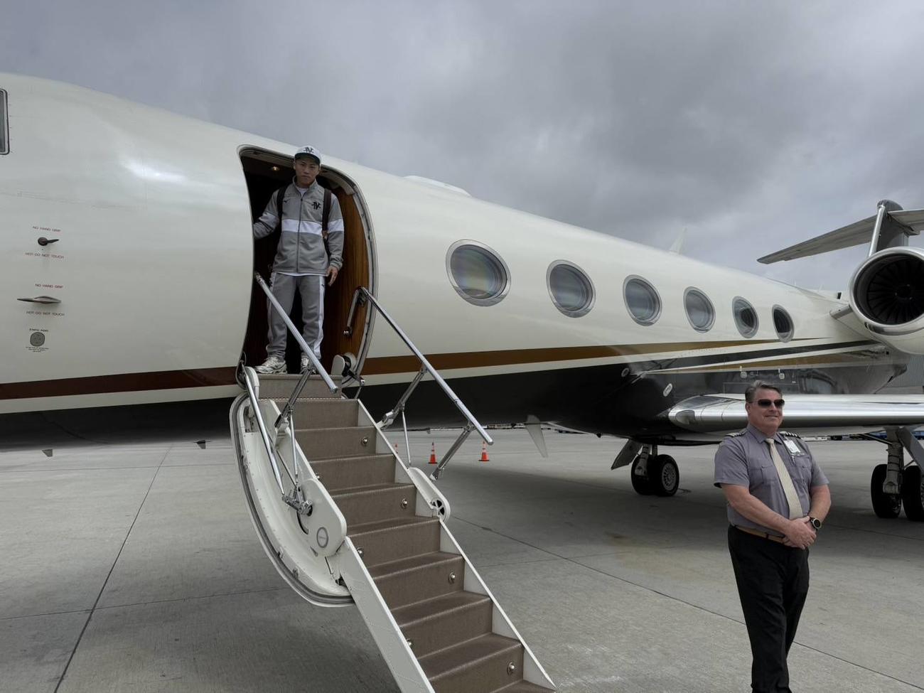 興行主の米プロモート大手トップランク社が用意したプライベートジェットでラスベガスに向かった井上尚弥（大橋ジム提供）