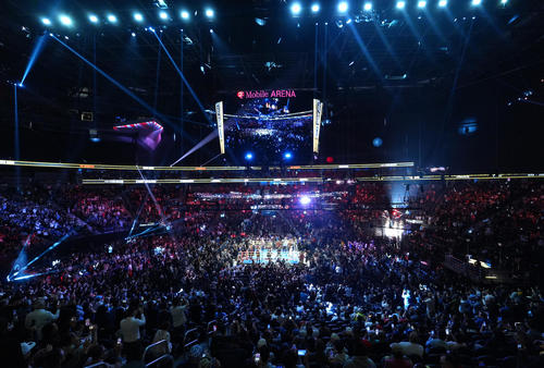 井上の入場で盛り上がるT－モバイルアリーナ（撮影・菅敏）