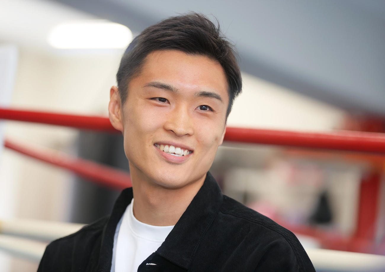 会見でリラックスした表情を見せる西田（撮影・上山淳一）