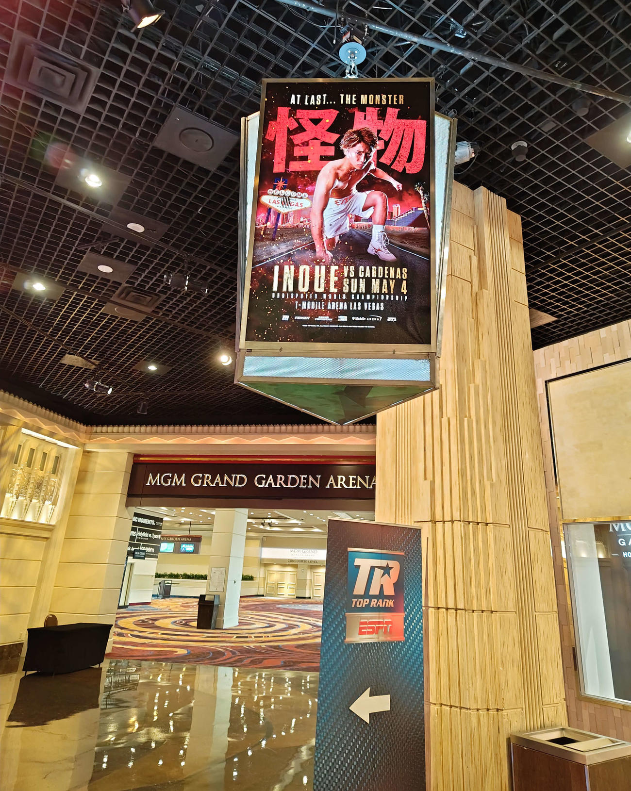 MGMグランド1階フロアにも井上尚弥－カルデナス戦の告知広告が設置