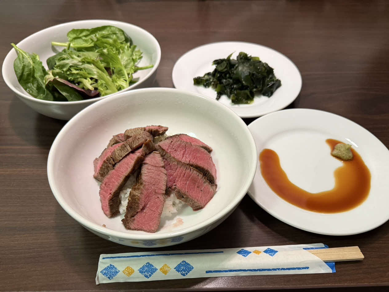 ラスベガス入り後、専属シェフが提供した井上尚弥の減量食。肉多めのメニュー（セカンドキャリア提供）