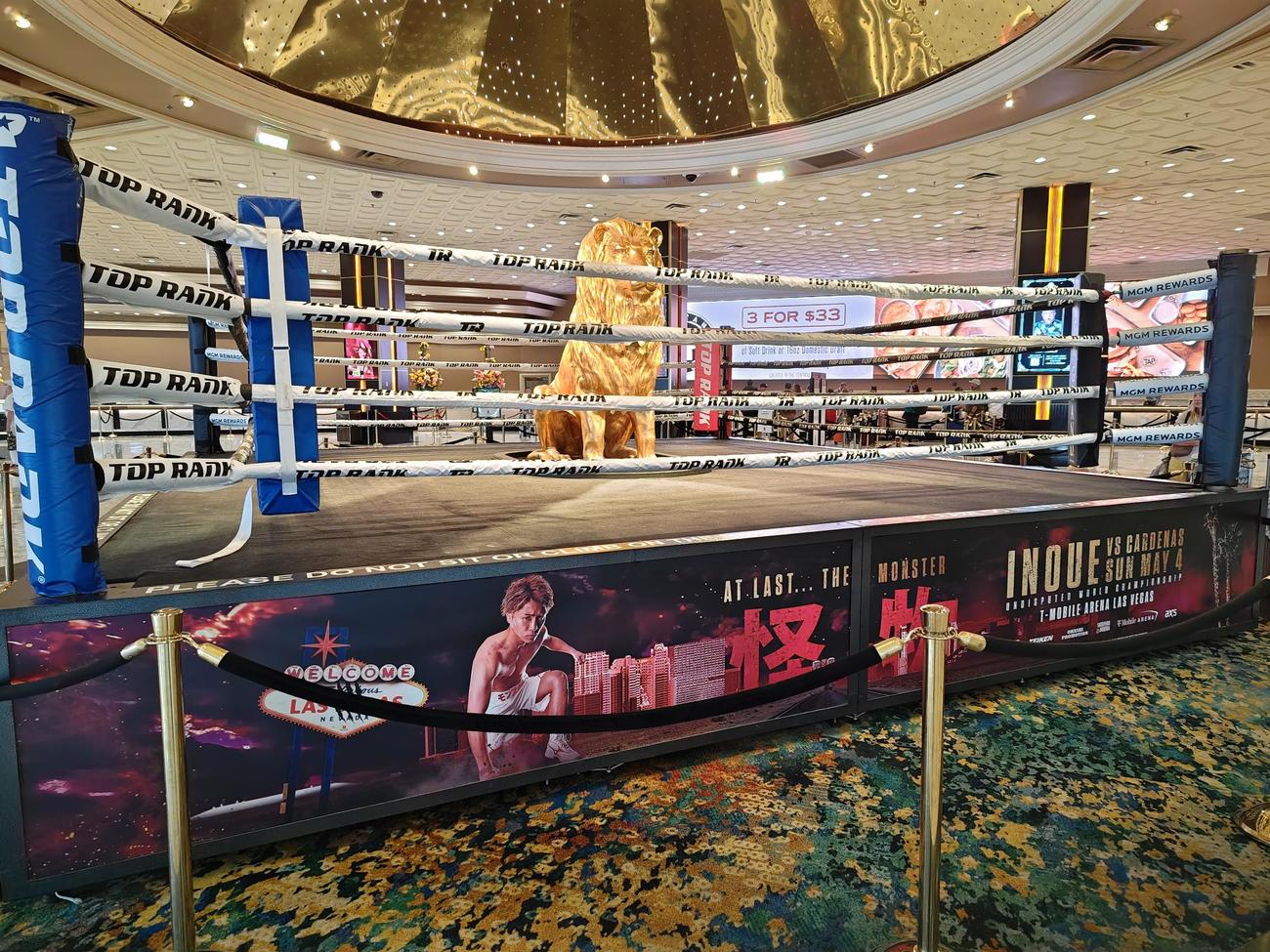 MGMグランドのロビーに設置された井上尚弥－カルデナス戦興行の公開練習用リング