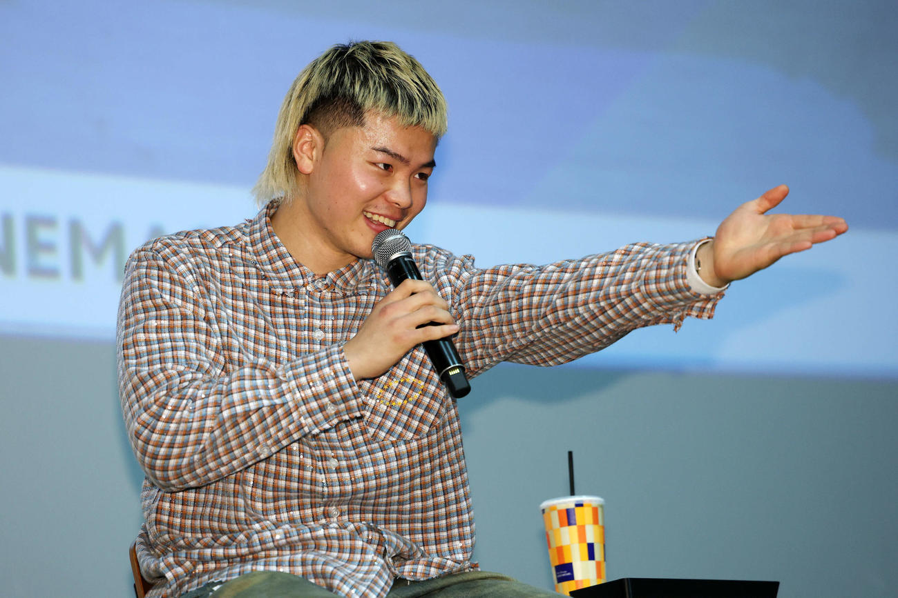 那須川天心「関係ないっしょ！気持ちっしょ！」トークショーで質問したいファンを指す那須川（撮影・宮地輝）