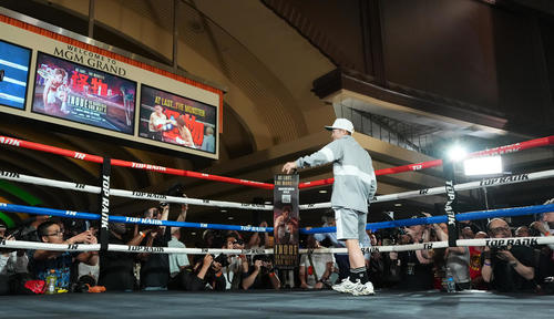 ラスベガスMGMグランドで行われるイベントに登場する井上（撮影・菅敏）