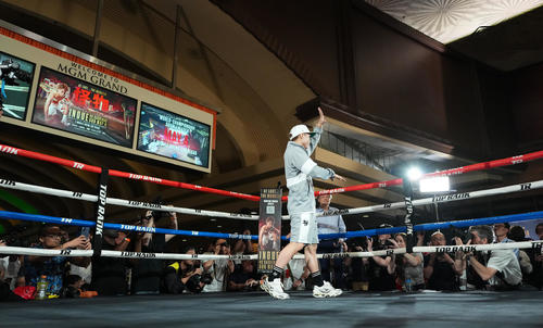 ラスベガスMGMグランドで行われるイベントに登場する井上（撮影・菅敏）