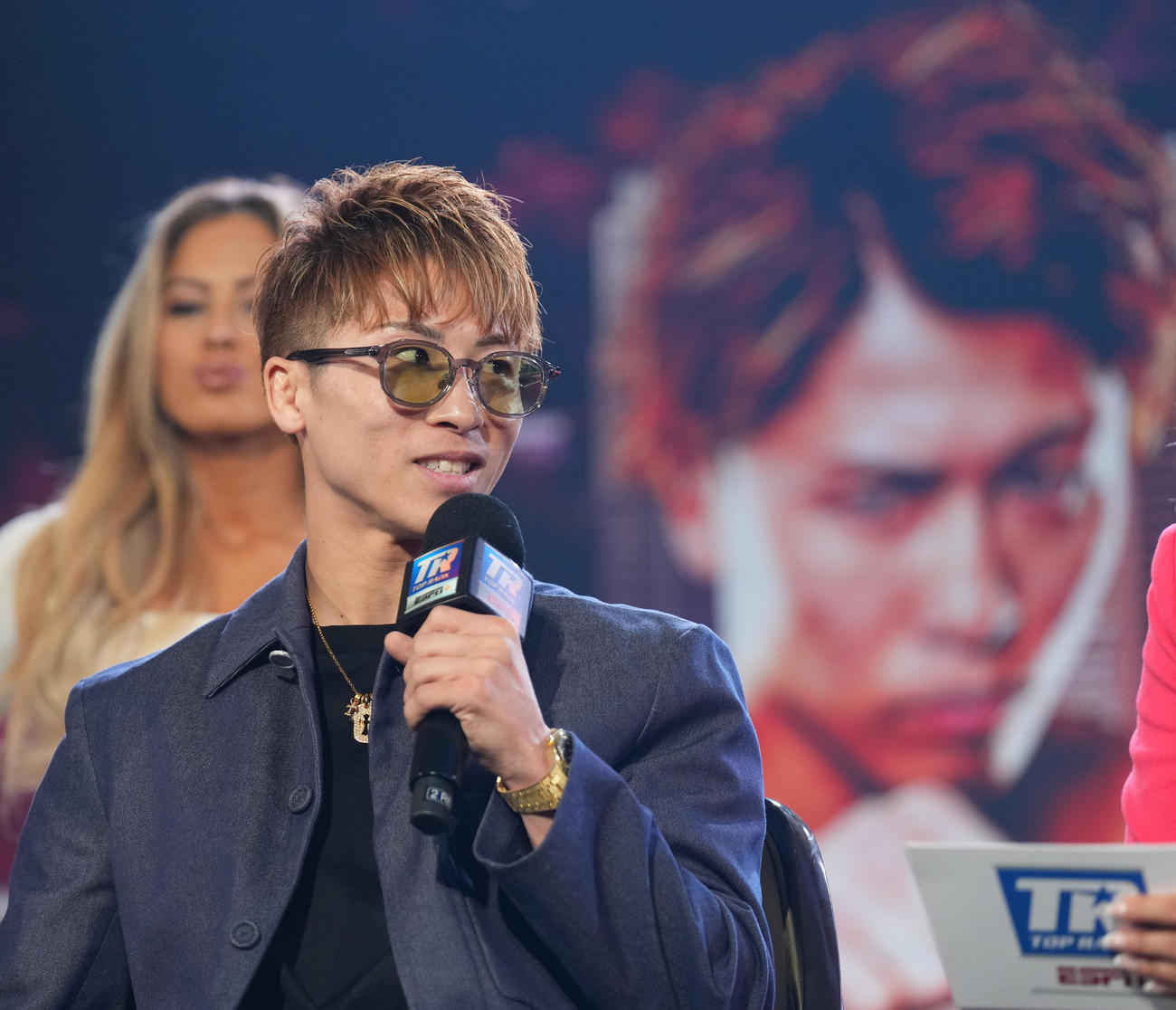 会見で抱負を話す井上（撮影・菅敏）