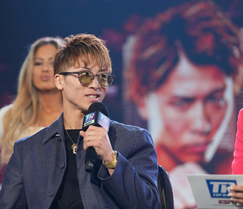 会見で抱負を話す井上（撮影・菅敏）