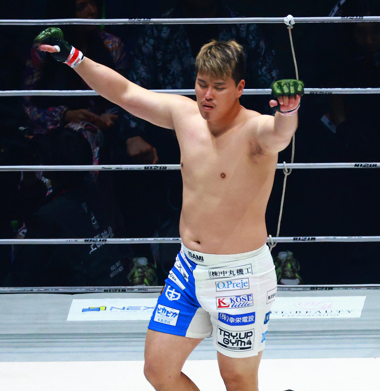 KO勝ちした上田（撮影・中島郁夫）